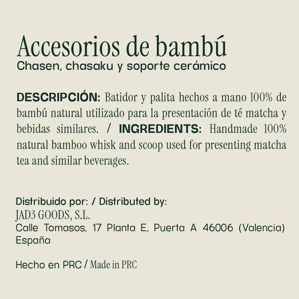 Set de accesorios de bambú Kisōri que incluye batidor chasen, cucharilla chashaku y soporte cerámico, ideales para preparar matcha.