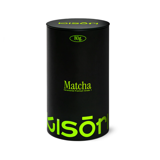 Matcha Ceremonial Premium Grado 1 Kisōri en presentación de 80g, lata negra con logo verde.