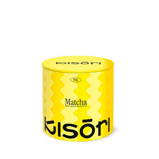 Imagen de la lata de 30g de Matcha Premium Kisori sabor vainilla, diseño amarillo con logo en negro.